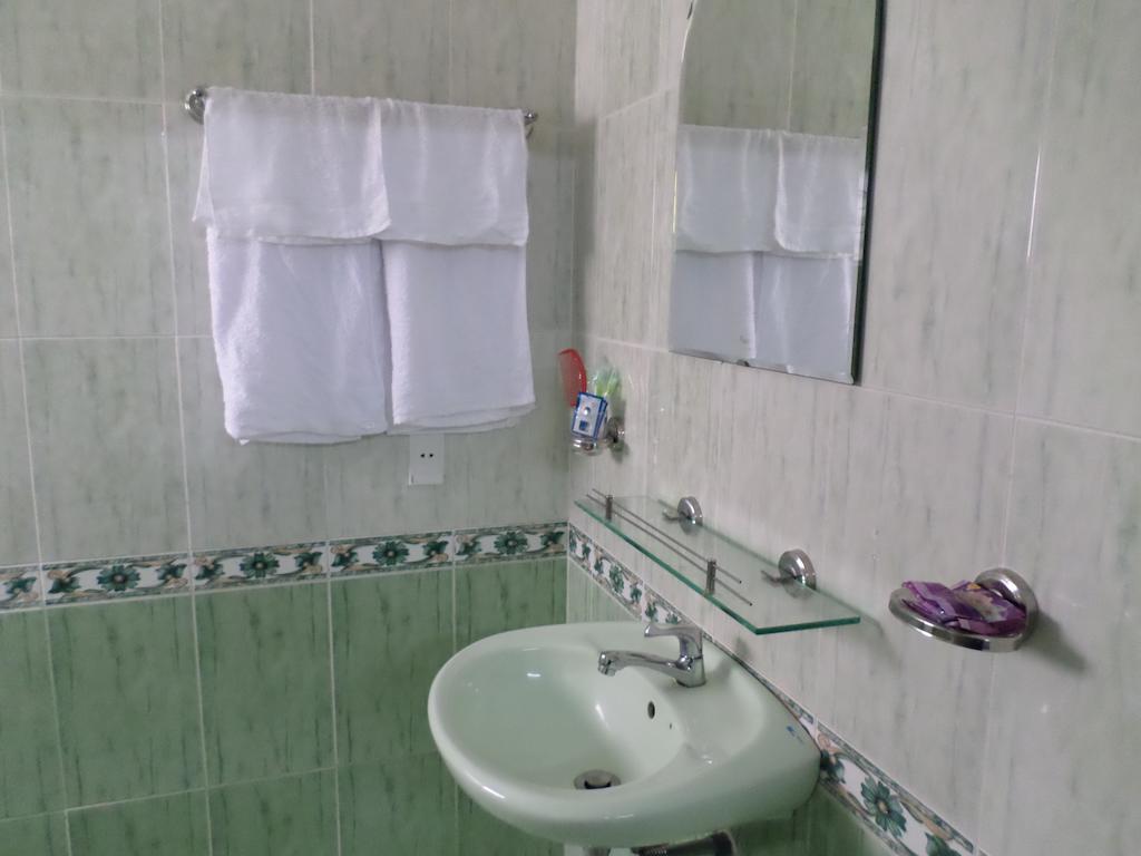 Tuong Vy Guesthouse Далат Номер фото