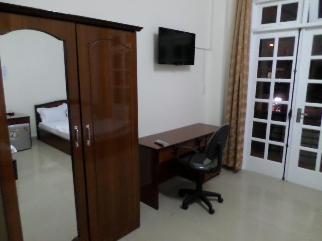 Tuong Vy Guesthouse Далат Номер фото